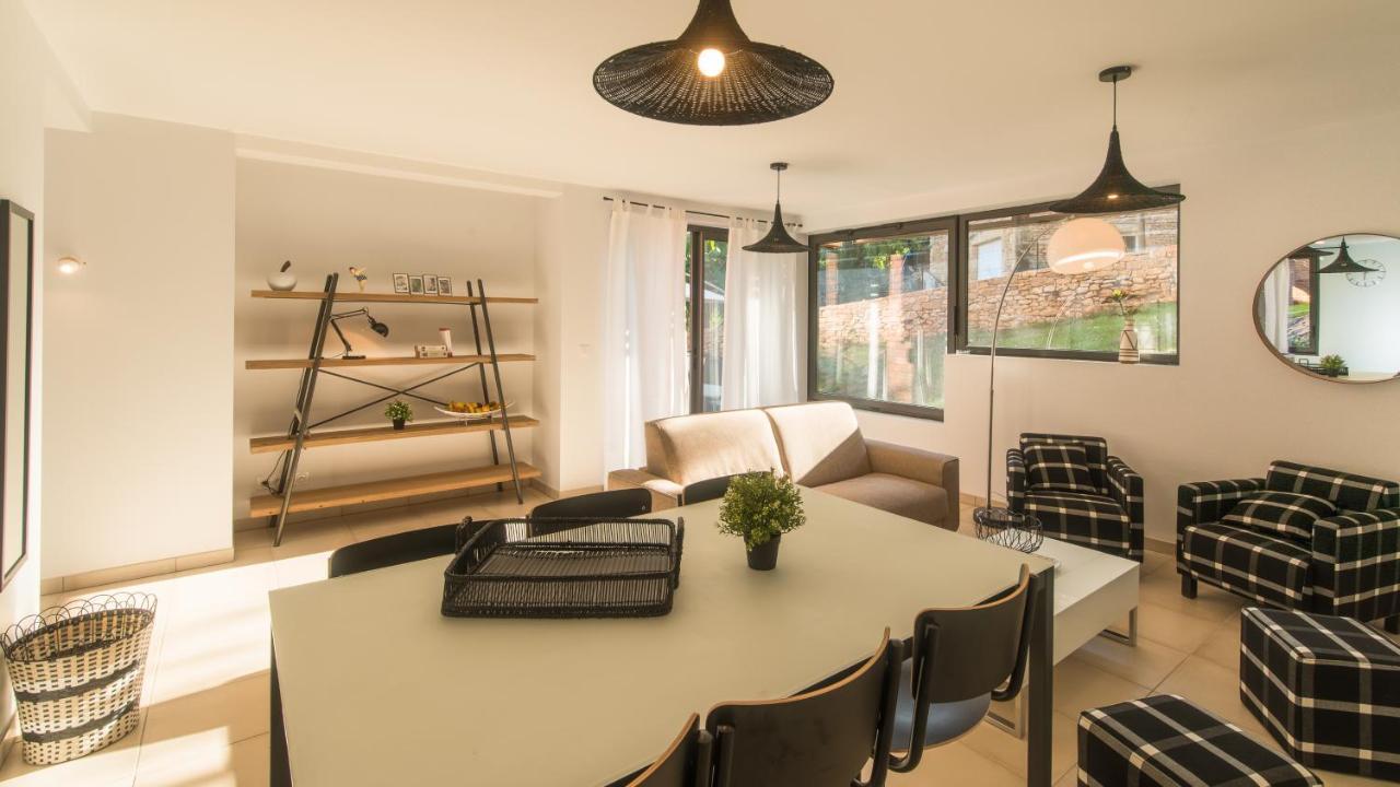 Cote Jardin Avec Jacuzzi Privatif Et Parking Prive Apartman Sarlat-la-Canéda Kültér fotó